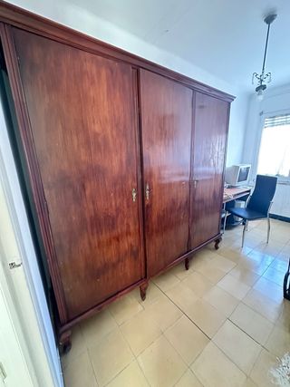 Armario antiguo madera maciza