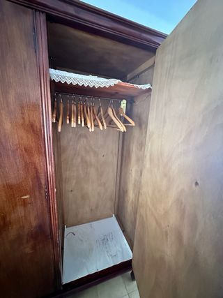 Armario antiguo madera maciza