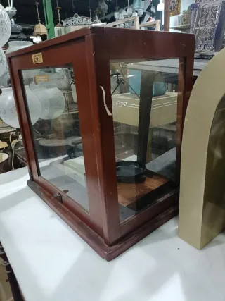 Balanza bascula antigua de farmacia