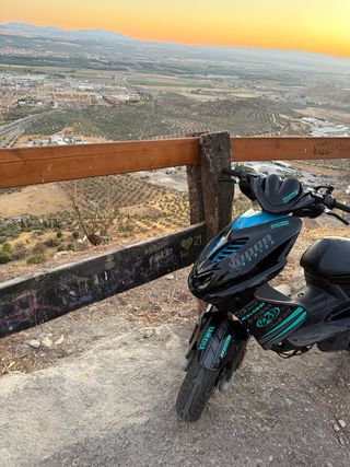 Yamaha Aerox 49cc Negra y Azul