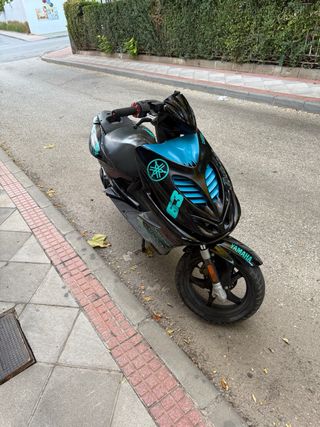 Yamaha Aerox 49cc Negra y Azul