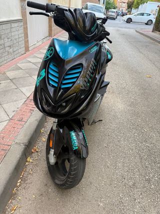 Yamaha Aerox 49cc Negra y Azul