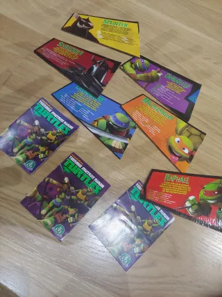 Figuras Tortugas Ninja + armas + folletos + fichas