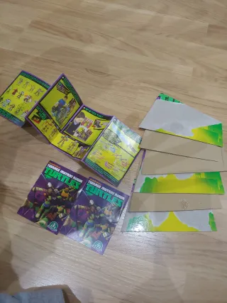 Figuras Tortugas Ninja + armas + folletos + fichas