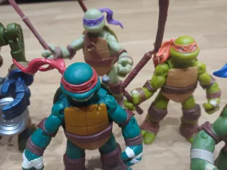 Figuras Tortugas Ninja + armas + folletos + fichas
