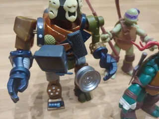 Figuras Tortugas Ninja + armas + folletos + fichas