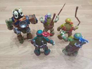 Figuras Tortugas Ninja + armas + folletos + fichas