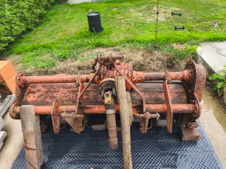 Varios aperos agricolas