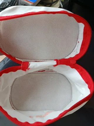 Botiquín de primeros auxilios blanco y rojo