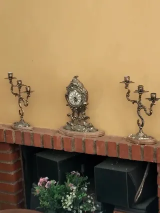 Juego Candelabros y Reloj Antiguos