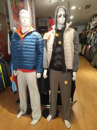 Anorak acolchado con capucha