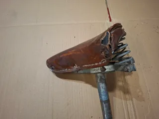 Asiento de bicicleta antiguo