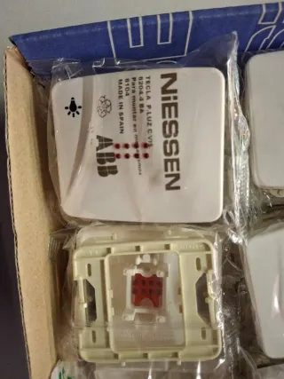 19 Pulsadores Niessen Tecla Luz 8204.4