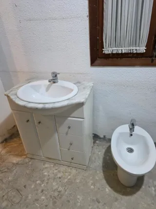 Lavabo clásico de cerámica