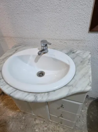 Lavabo clásico de cerámica