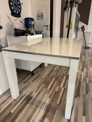 Mesa extensible blanca con 6 sillas