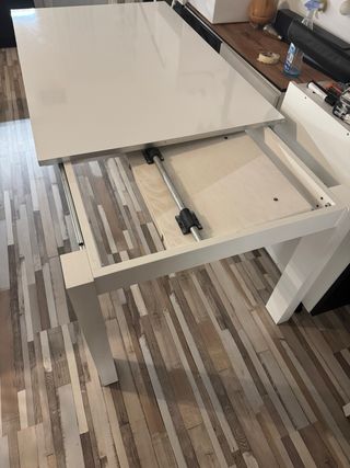 Mesa extensible blanca con 6 sillas