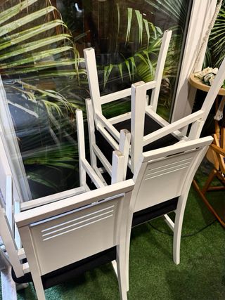 Mesa extensible blanca con 6 sillas