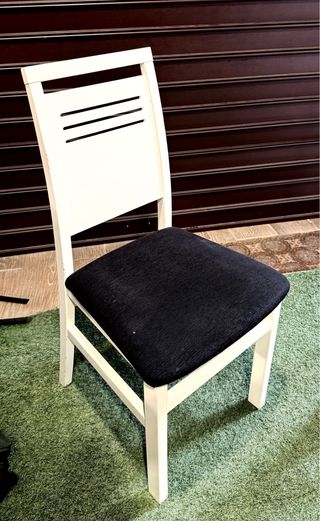 Mesa extensible blanca con 6 sillas