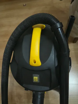 Aspirador 30 litros para sólidos y líquidos