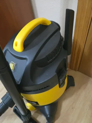 Aspirador 30 litros para sólidos y líquidos