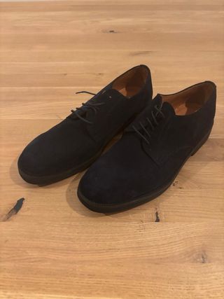 Nuove scarpe in pelle