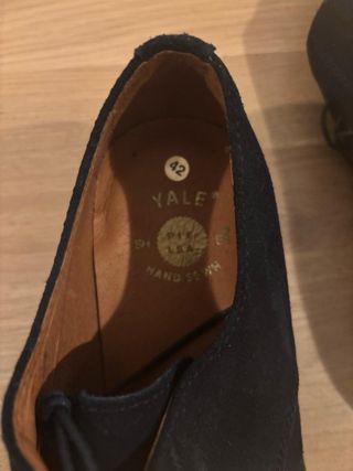 Nuove scarpe in pelle