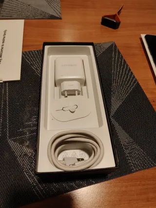 Caja y accesorios realme GT máster edición