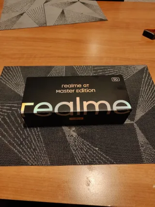 Caja y accesorios realme GT máster edición