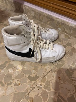 Nike Blazer Mid '77 Blancas