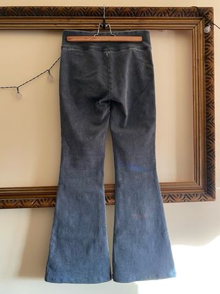 Pantalones vaqueros acampanados gris Stradivarius