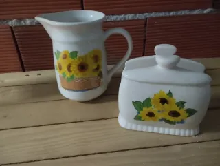 Servilletero blanco con girasoles y jarra conjunto