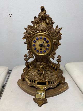 Reloj de sobremesa antiguo