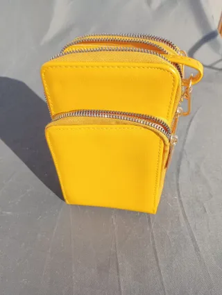 Bolso pequeño amarillo