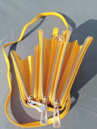 Bolso pequeño amarillo