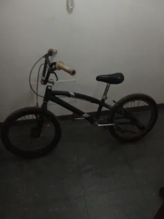 Bicicleta BMX Negra