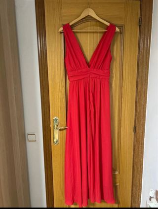 Vestido rojo largo con abertura