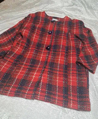 ABRIGO CUADROS ESCOCESES CON AIRE RETRO