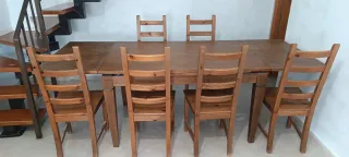 Mesa de comedor de madera con 6 sillas