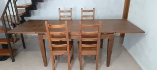 Mesa de comedor de madera con 6 sillas