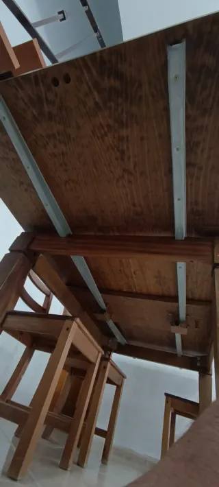 Mesa de comedor de madera con 6 sillas