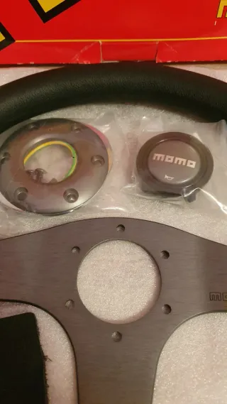 Volante auto MOMO