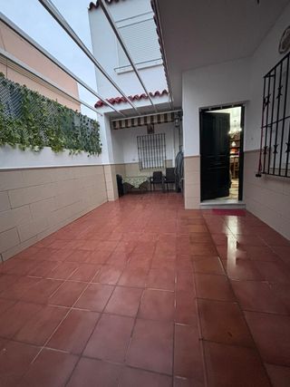 SE ALQUILA CASA EN CHIPIONA.