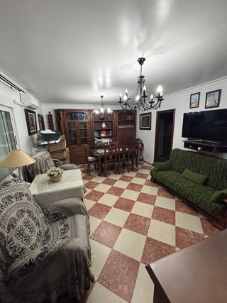 SE ALQUILA CASA EN CHIPIONA.