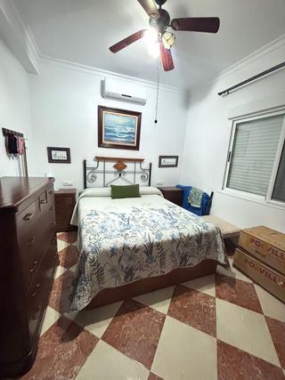 SE ALQUILA CASA EN CHIPIONA.