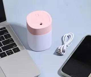 Humidificador de mesa rosa y blanco