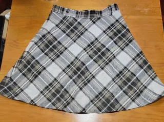Falda vuelo cuadros forro interior