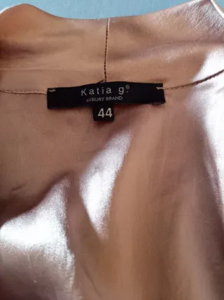 Abito in seta color nocciola