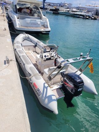 Barca semirrígida Valiant V-520 60 CV + Remolque