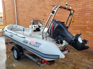 Barca semirrígida Valiant V-520 60 CV + Remolque